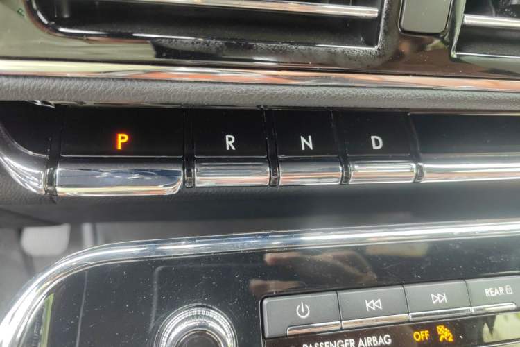 Used Lincoln Navigator 2019 3.5T Prestige Version China VI Standard Gear Lever
