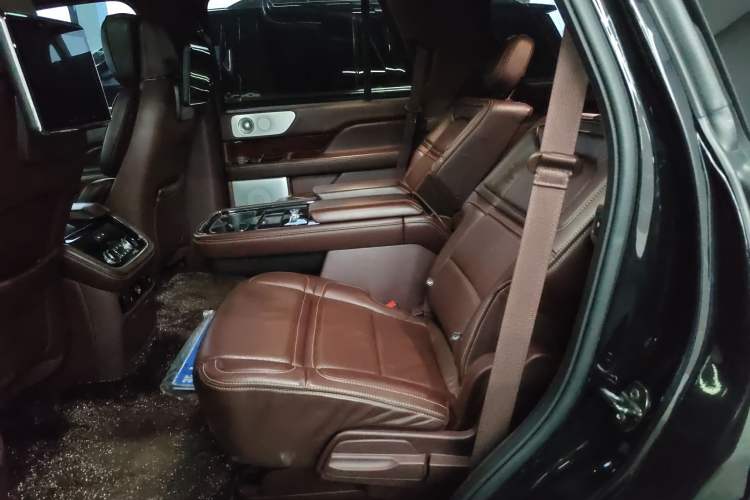 Used Lincoln Navigator 2019 3.5T Presidential Series China VI Standard Interior 1
