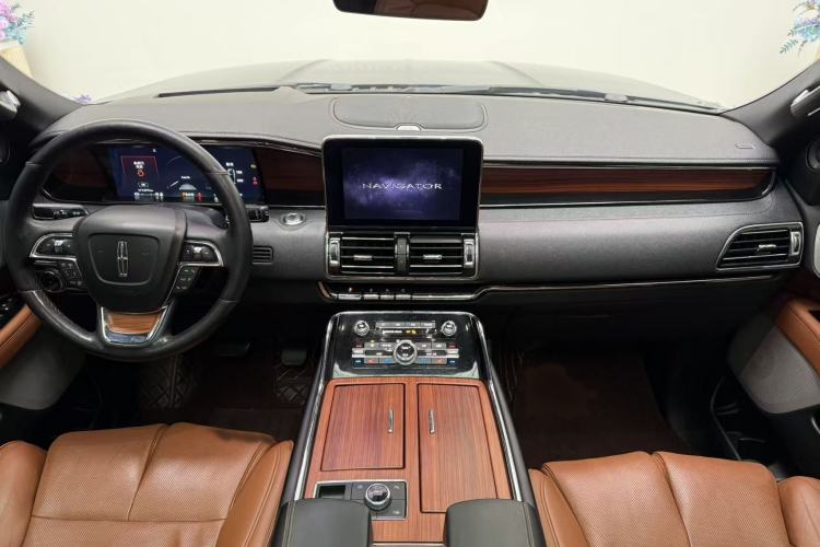 Used Lincoln Navigator 2019 3.5T Prestige Version China VI Standard Interior 1