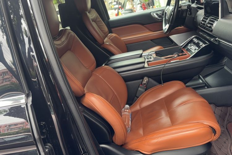 Used Lincoln Navigator 2019 3.5T Prestige Version China VI Standard Interior 1