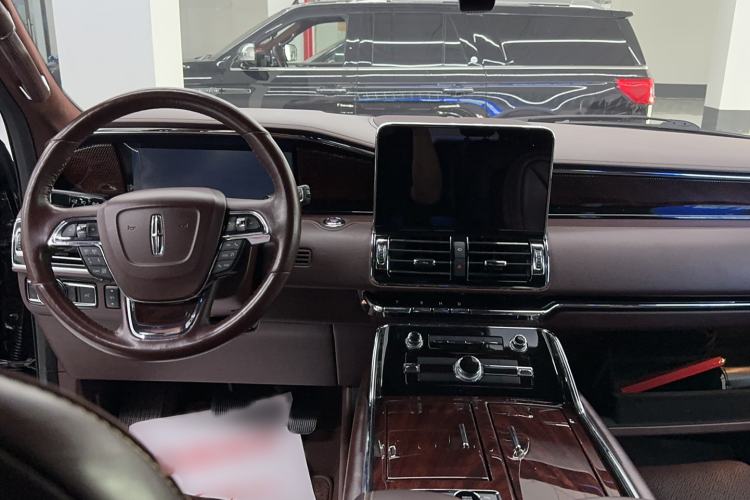 Used Lincoln Navigator 2019 3.5T Presidential Series China VI Standard Interior 3