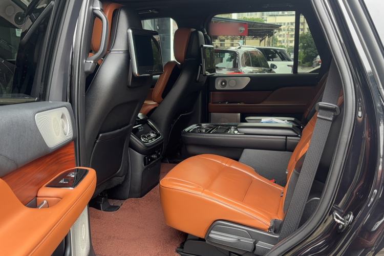 Used Lincoln Navigator 2019 3.5T Prestige Version China VI Standard Interior 3