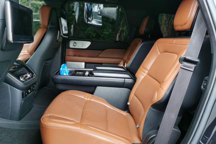 Used Lincoln Navigator 2019 3.5T Prestige Version China VI Standard Interior 4