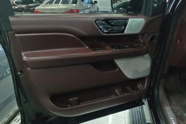 Used Lincoln Navigator 2019 3.5T Presidential Series China VI Standard Interior 5