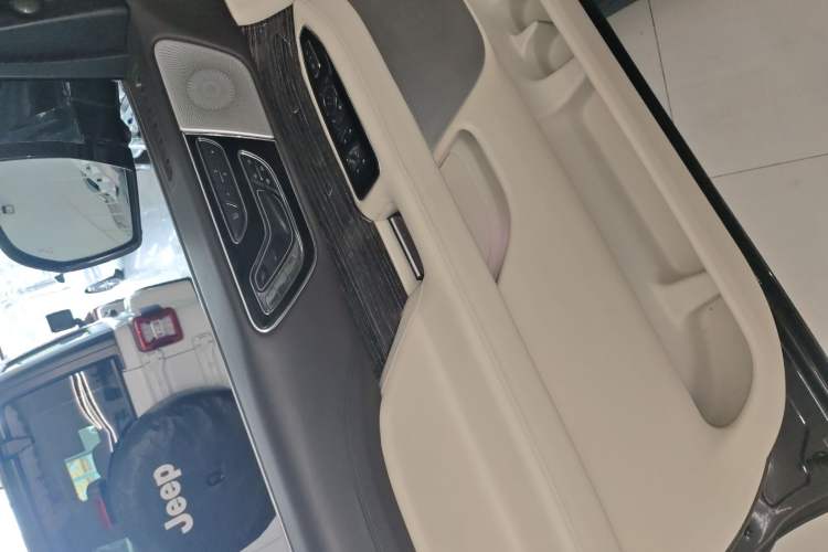Used Lincoln Navigator 2019 3.5T Presidential Series China VI Standard Left Front Door Interior