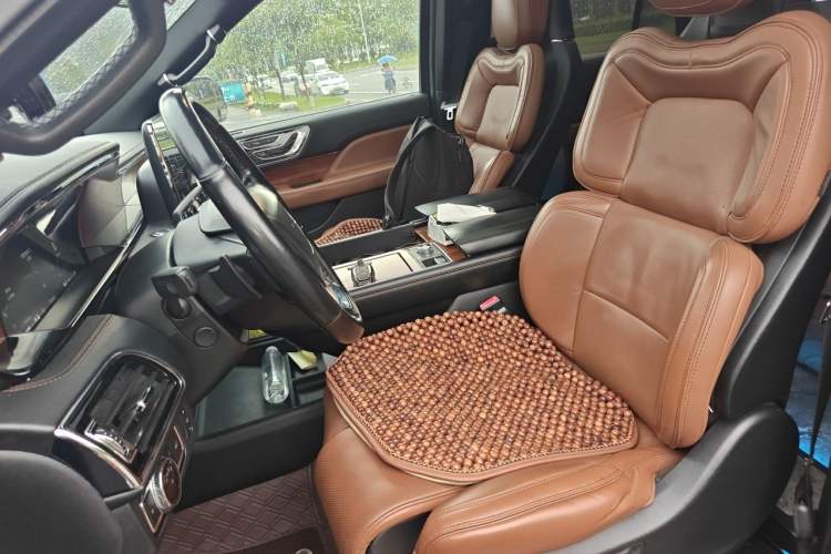 Used Lincoln Navigator  Left Front Seat