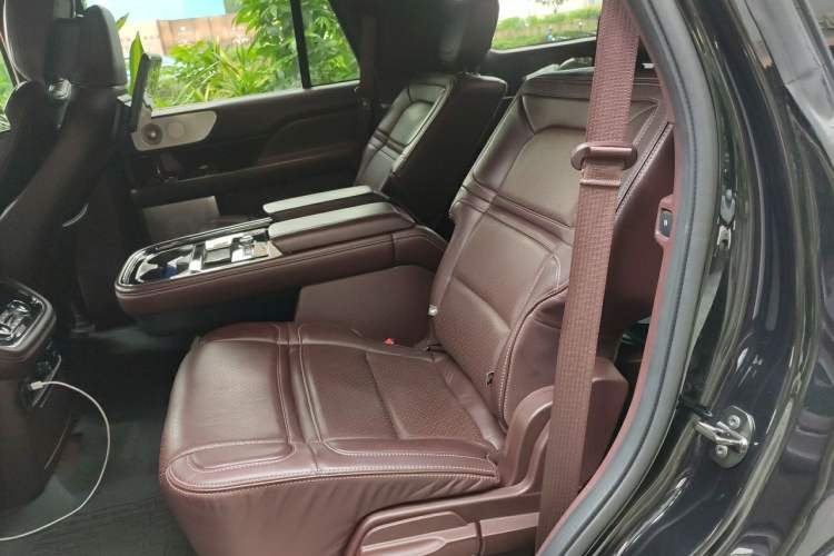 Used Lincoln Navigator 2019 3.5T Presidential Series China VI Standard Left Rear Seat