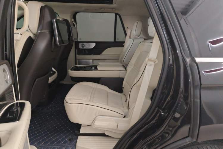 Used Lincoln Navigator 2019 3.5T Presidential Series China VI Standard Left Rear Seat