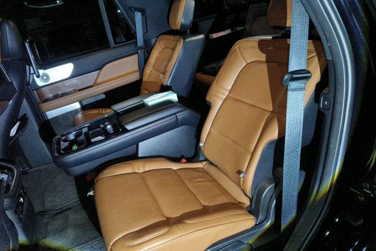 Used Lincoln Navigator 2019 3.5T Prestige Version China VI Standard Left Rear Seat
