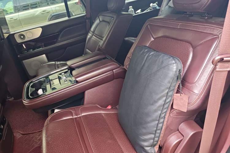 Used Lincoln Navigator 2019 3.5T Presidential Series China VI Standard Left Rear Seat
