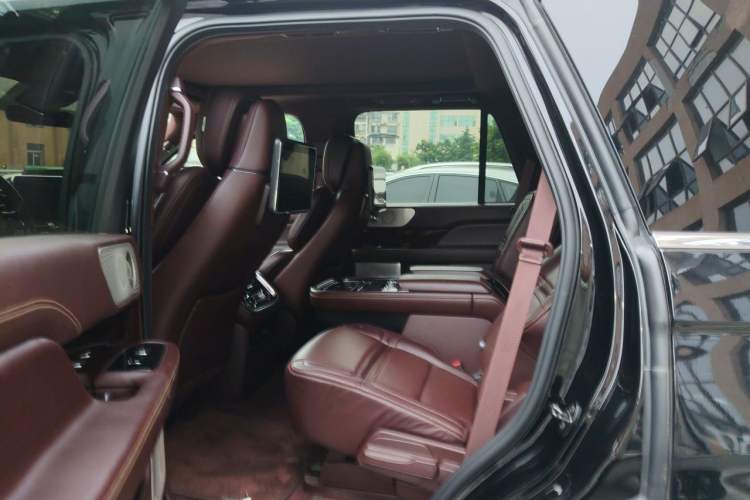 Used Lincoln Navigator 2019 3.5T Presidential Series China VI Standard Left Rear Seat