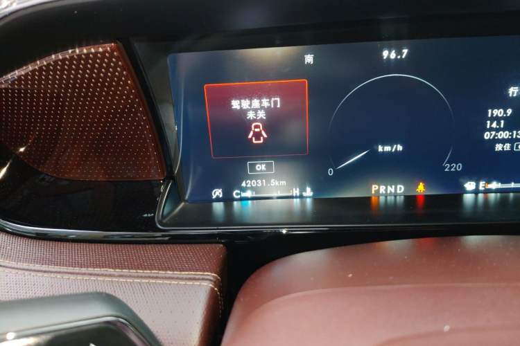 Used Lincoln Navigator 2019 3.5T Presidential Series China VI Standard Odometer Close Up