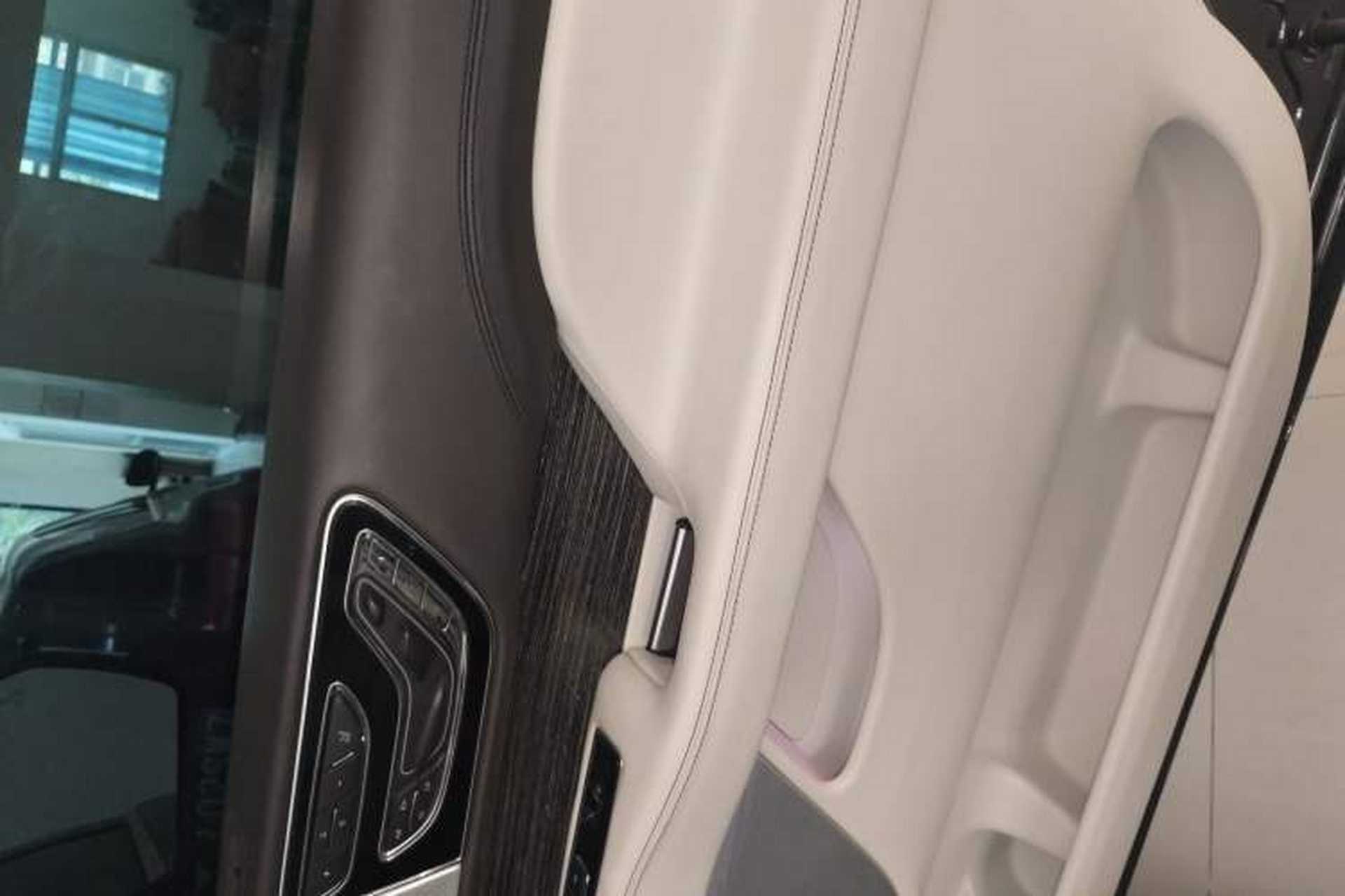 Used Lincoln Navigator 2019 3.5T Presidential Series China VI Standard Right Front Door Interior