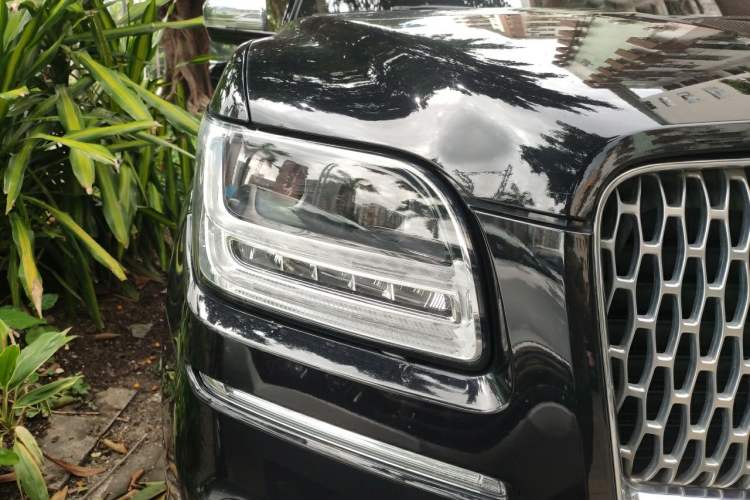 Used Lincoln Navigator 2019 3.5T Presidential Series China VI Standard Right Front Headlight
