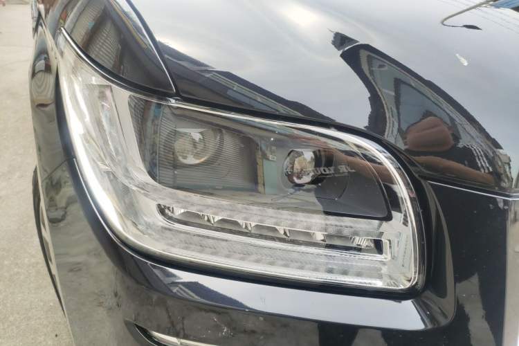 Used Lincoln Navigator 2019 3.5T Prestige Version China VI Standard Right Front Headlight