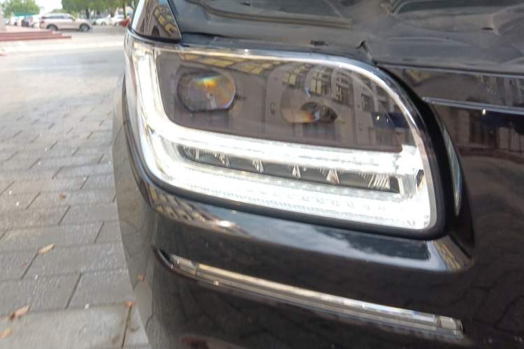 Used Lincoln Navigator 2019 3.5T Prestige Version China VI Standard Right Front Headlight