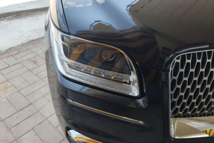 Used Lincoln Navigator 2019 3.5T Presidential Series China VI Standard Right Front Headlight