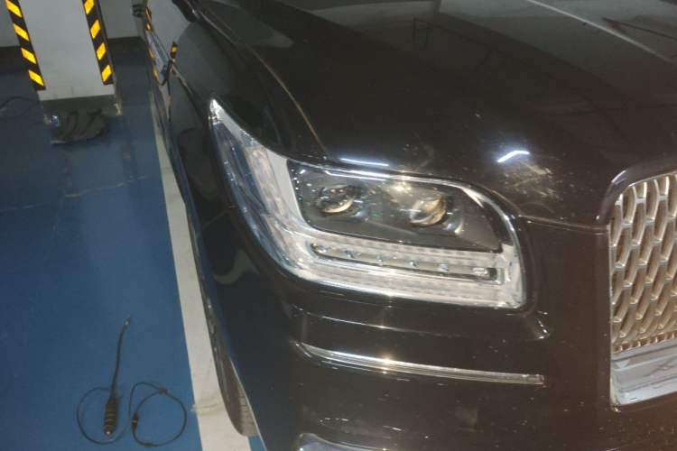 Used Lincoln Navigator 2019 3.5T Prestige Version China VI Standard Right Front Headlight