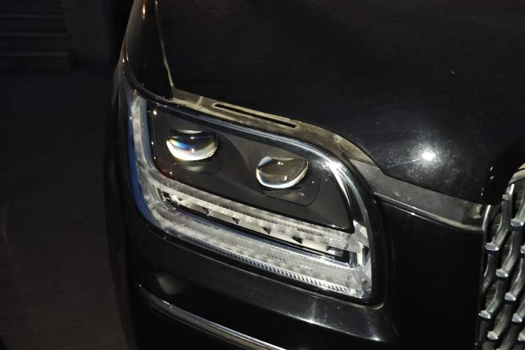Used Lincoln Navigator 2019 3.5T Presidential Series China VI Standard Right Front Headlight