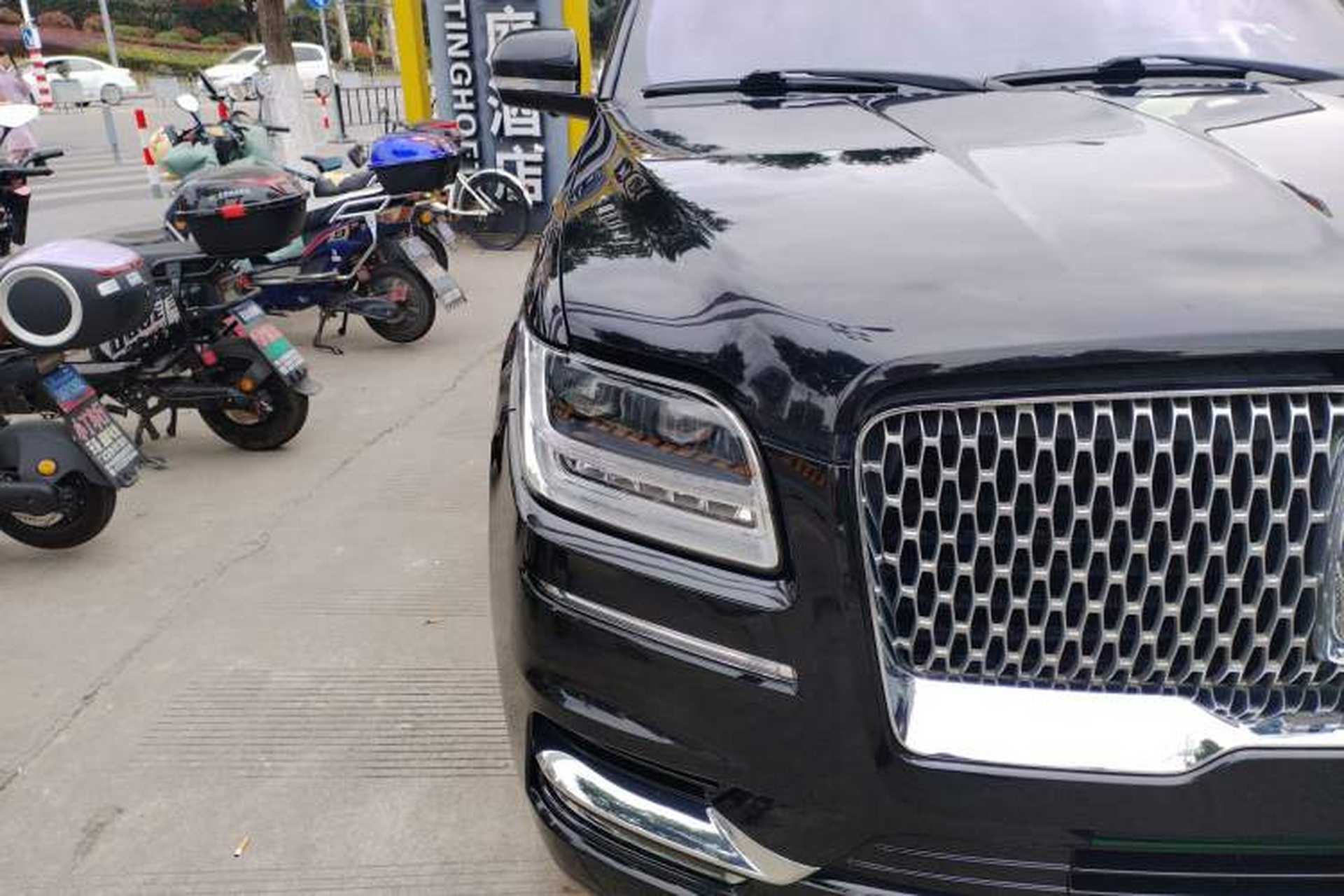 Used Lincoln Navigator 2019 3.5T Prestige Version China VI Standard Right Front Headlight