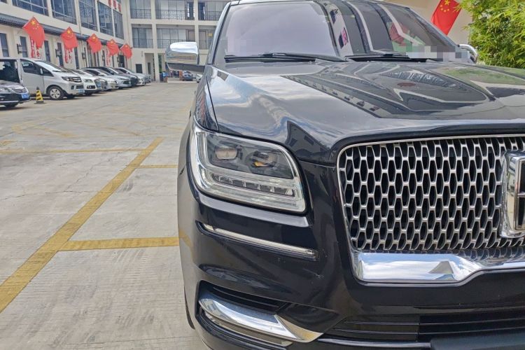Used Lincoln Navigator 2019 3.5T Presidential Series China VI Standard Right Front Headlight