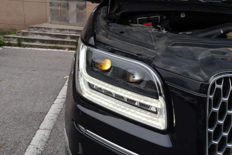 Used Lincoln Navigator 2019 3.5T Presidential Series China VI Standard Right Front Headlight