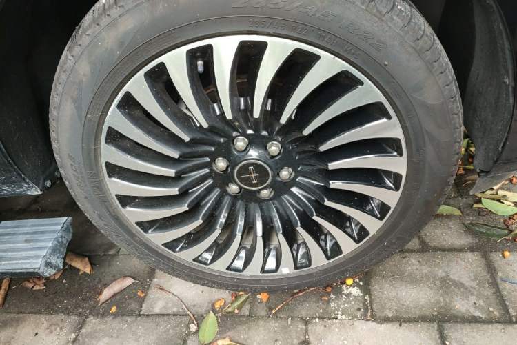 Used Lincoln Navigator 2019 3.5T Presidential Series China VI Standard Right Front Wheel Hub