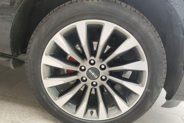 Used Lincoln Navigator 2019 3.5T Prestige Version China VI Standard Right Front Wheel Hub