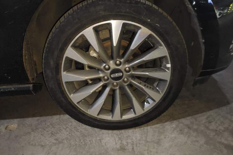 Used Lincoln Navigator 2019 3.5T Prestige Version China VI Standard Right Front Wheel Hub