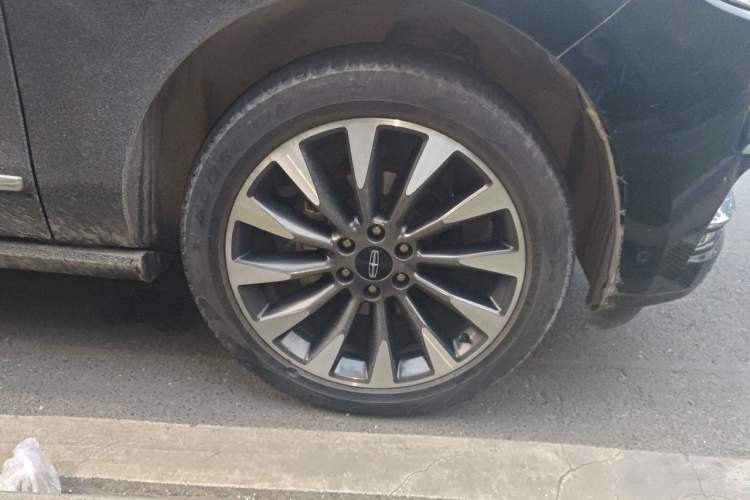 Used Lincoln Navigator 2019 3.5T Prestige Version China VI Standard Right Front Wheel Hub