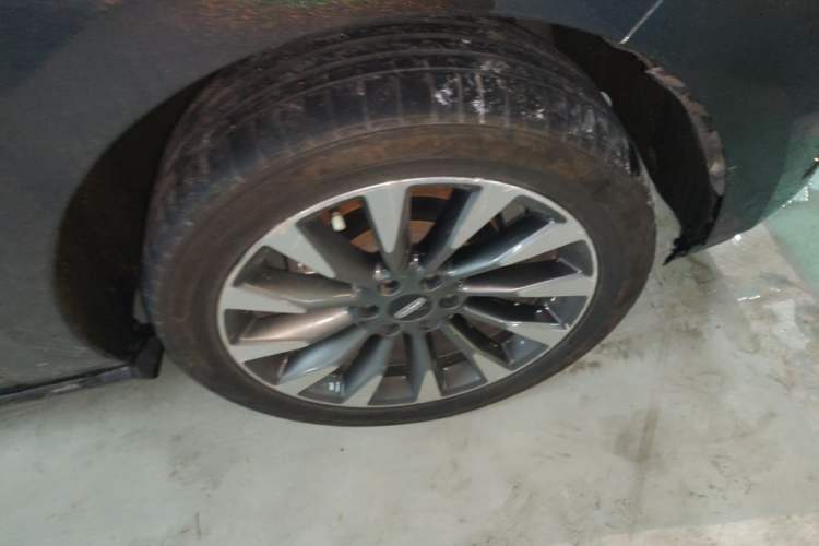 Used Lincoln Navigator 2019 3.5T Prestige Version China VI Standard Right Front Wheel Hub