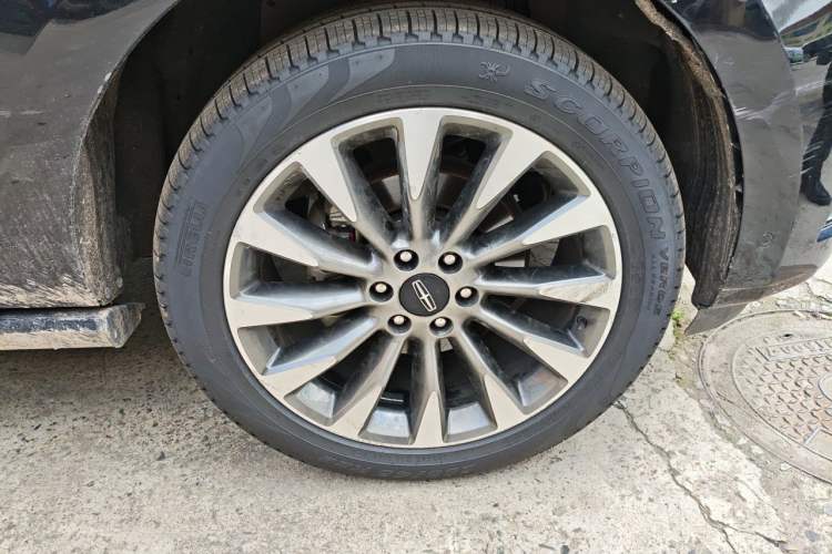 Used Lincoln Navigator 2019 3.5T Prestige Version China VI Standard Right Front Wheel Hub