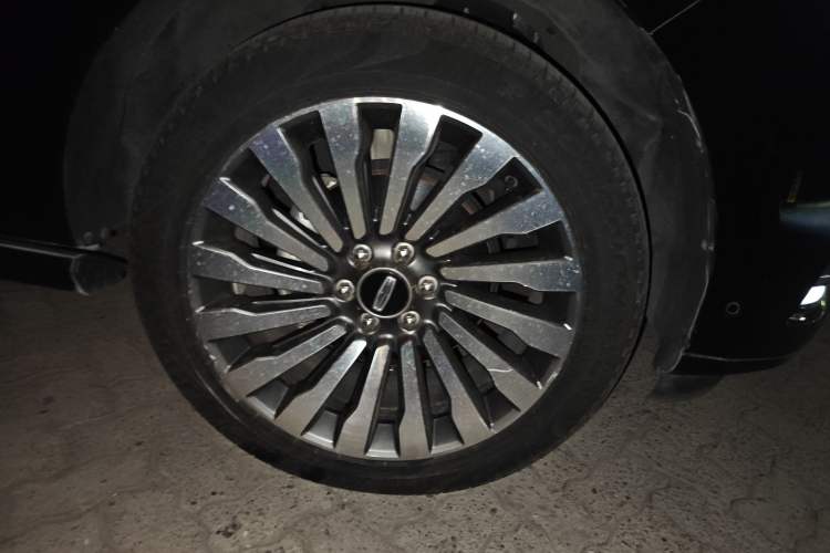 Used Lincoln Navigator 2019 3.5T Presidential Series China VI Standard Right Front Wheel Hub