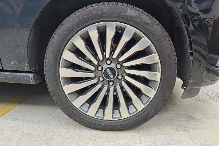 Used Lincoln Navigator 2019 3.5T Presidential Series China VI Standard Right Front Wheel Hub