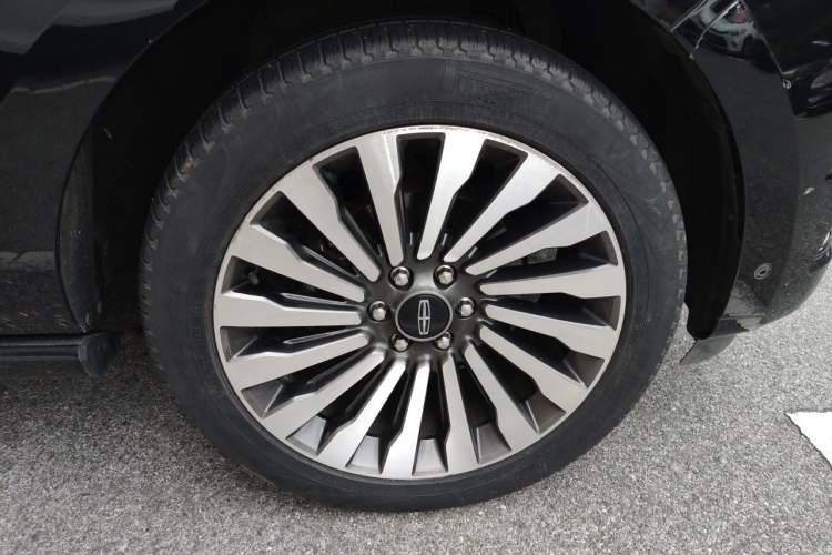 Used Lincoln Navigator 2019 3.5T Presidential Series China VI Standard Right Front Wheel Hub