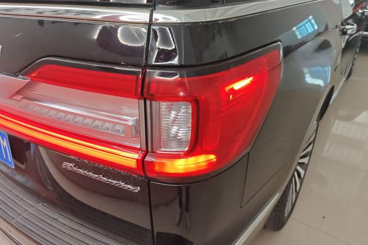 Used Lincoln Navigator 2019 3.5T Presidential Series China VI Standard Right Rear Taillight