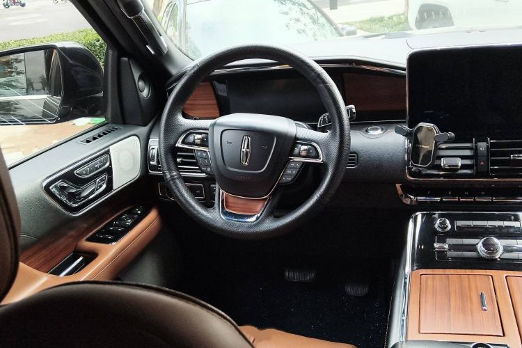 Used Lincoln Navigator 2019 3.5T Prestige Version China VI Standard Steering Wheel