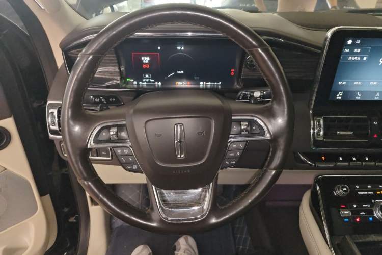 Used Lincoln Navigator 2019 3.5T Presidential Series China VI Standard Steering Wheel