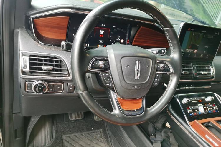 Used Lincoln Navigator 2019 3.5T Prestige Version China VI Standard Steering Wheel