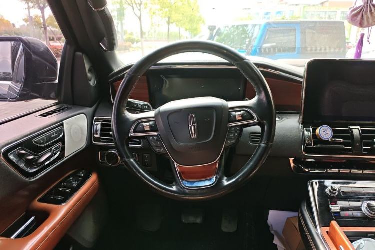 Used Lincoln Navigator 2019 3.5T Prestige Version China VI Standard Steering Wheel