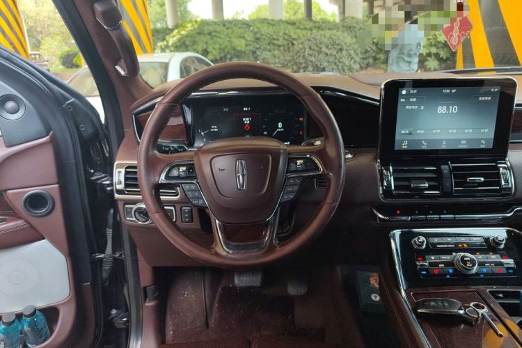 Used Lincoln Navigator 2019 3.5T Presidential Series China VI Standard Steering Wheel
