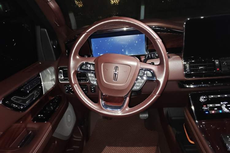 Used Lincoln Navigator 2019 3.5T Presidential Series China VI Standard Steering Wheel