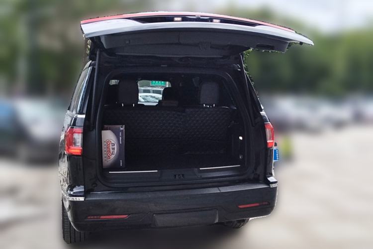 Used Lincoln Navigator 2019 3.5T Prestige Version China VI Standard Trunk
