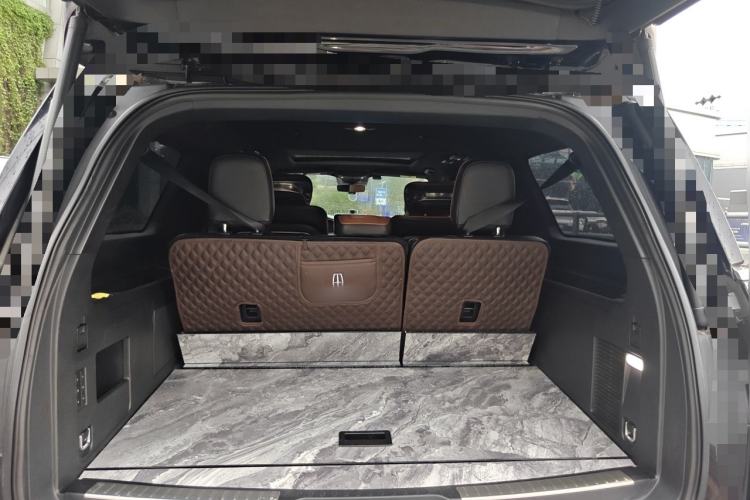 Used Lincoln Navigator  Trunk