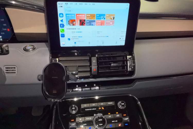 Used Lincoln Navigator 2019 3.5T Presidential Series China VI Standard Audio And AC Panel