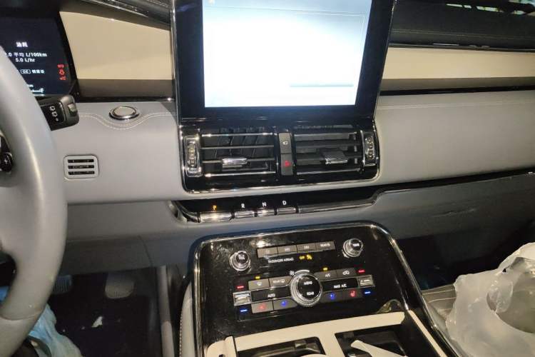 Used Lincoln Navigator 2019 3.5T Presidential Series China VI Standard Audio And AC Panel