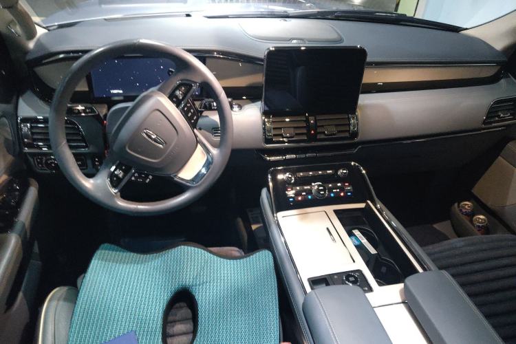 Used Lincoln Navigator 2019 3.5T Presidential Series China VI Standard Center Console