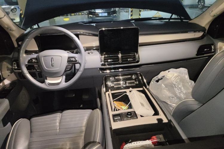 Used Lincoln Navigator 2019 3.5T Presidential Series China VI Standard Center Console