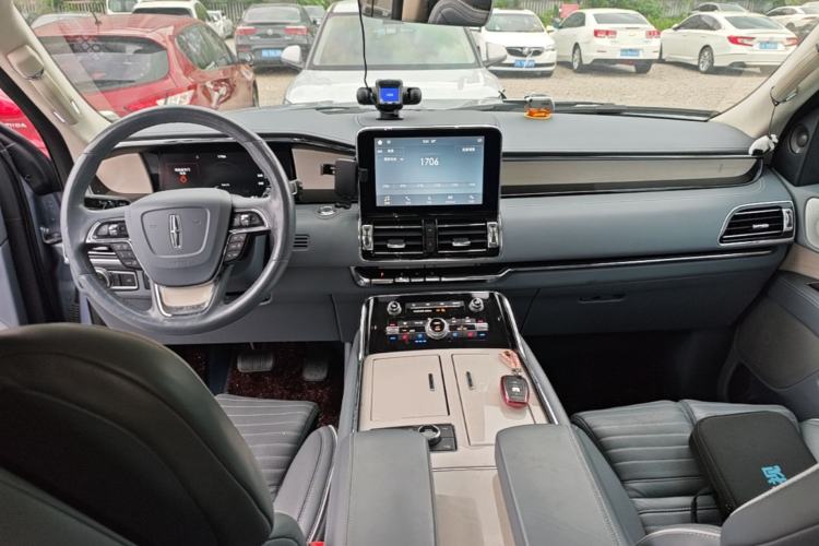 Used Lincoln Navigator 2019 3.5T Prestige Version China VI Standard Center Console