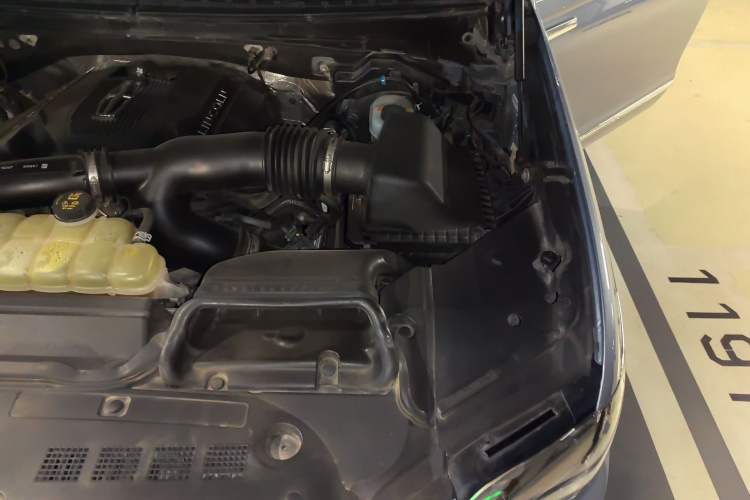 Used Lincoln Navigator 2019 3.5T Presidential Series China VI Standard Engine Bay Left